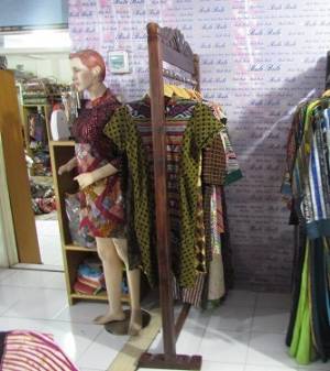 Baju Batik Bule-Bule Clothing